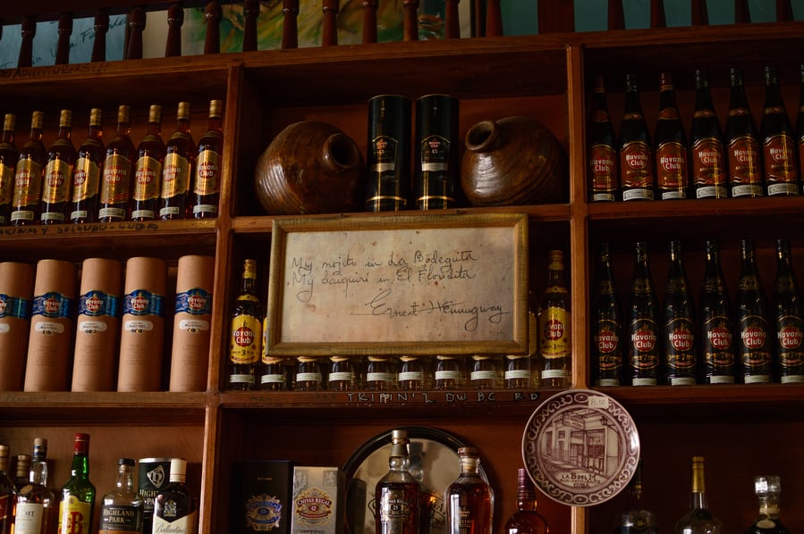 My Mojito in La Bodeguita. My Daquiri in El Floridita - Ernest Hemingway cartel La Bodeguita del Medio Habana Cuba