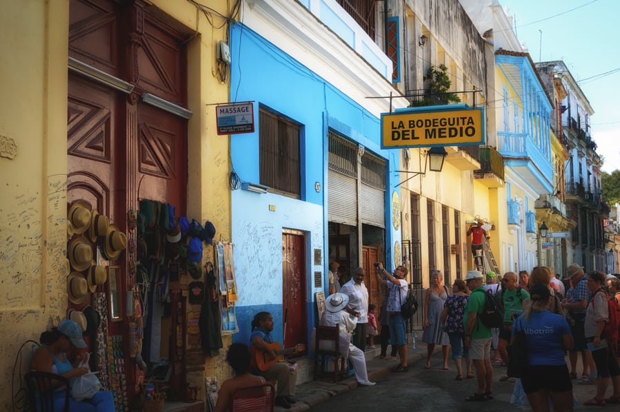 La bodeguita del medio habana cuba. Lugares imprescindibles en la Habana Cuba