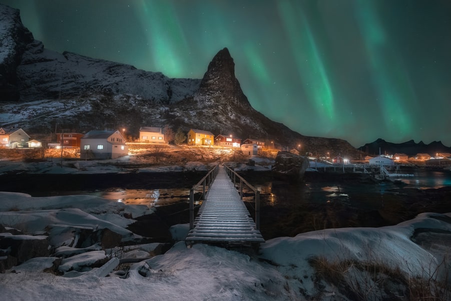 Best time and place to see the NORTHERN LIGHTS in NORWAY