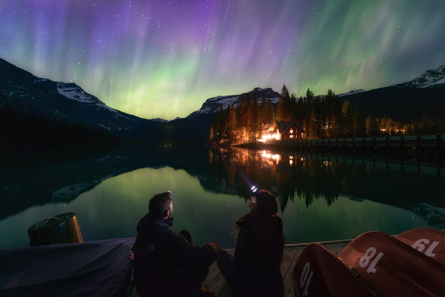 auroras boreales en el parque nacional de yoho emerald lake