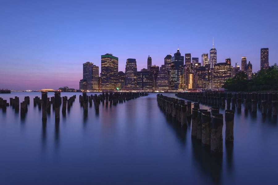 skyline de Nueva York desde Brooklyn al anochecer, world trade center