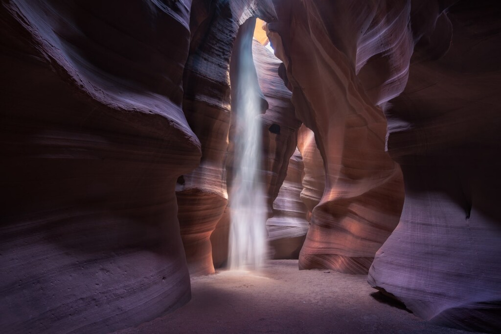 Antelope Canyon light beam, the best antelope canyon tour