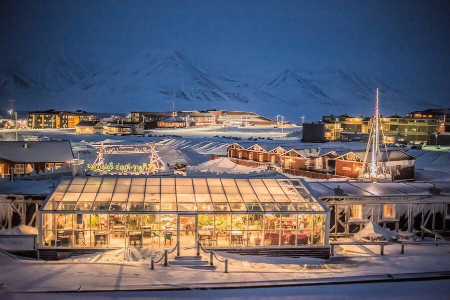 Best Northern Lights resort in Norway Svalbard