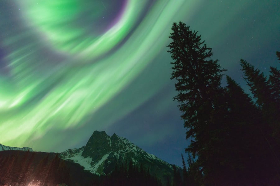 Best time and place to see the NORTHERN LIGHTS in CANADA