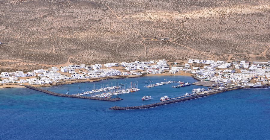 Caleta de Sebo, a city to visit in La Graciosa