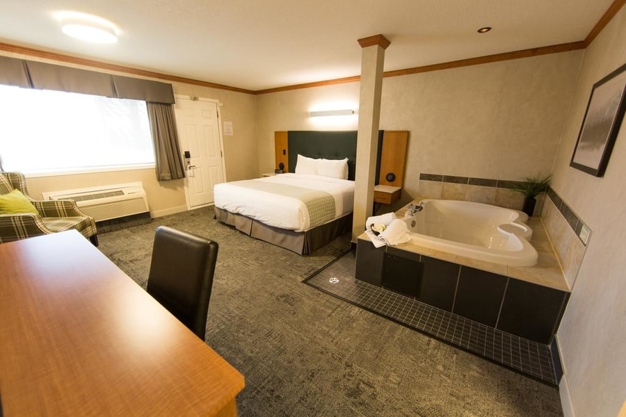 Mount Robson Inn, best location to stay in Jasper National Park