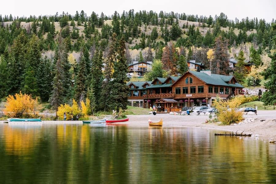 Pyramid Lake Resort, un buen alojamiento en Jasper, Canadá