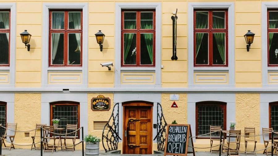 Tomarse una cerveza en Ølhallen, algo que hacer en Tromso