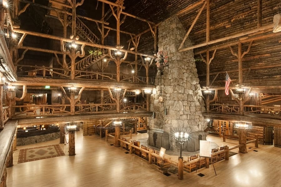 Old Faithful Inn, the best hotel in Yellowstone National Park
