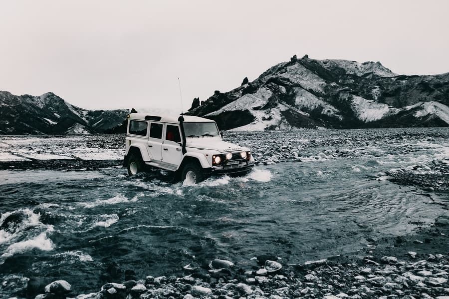 What damage is not covered by the insurance of a 4x4 rental in Iceland