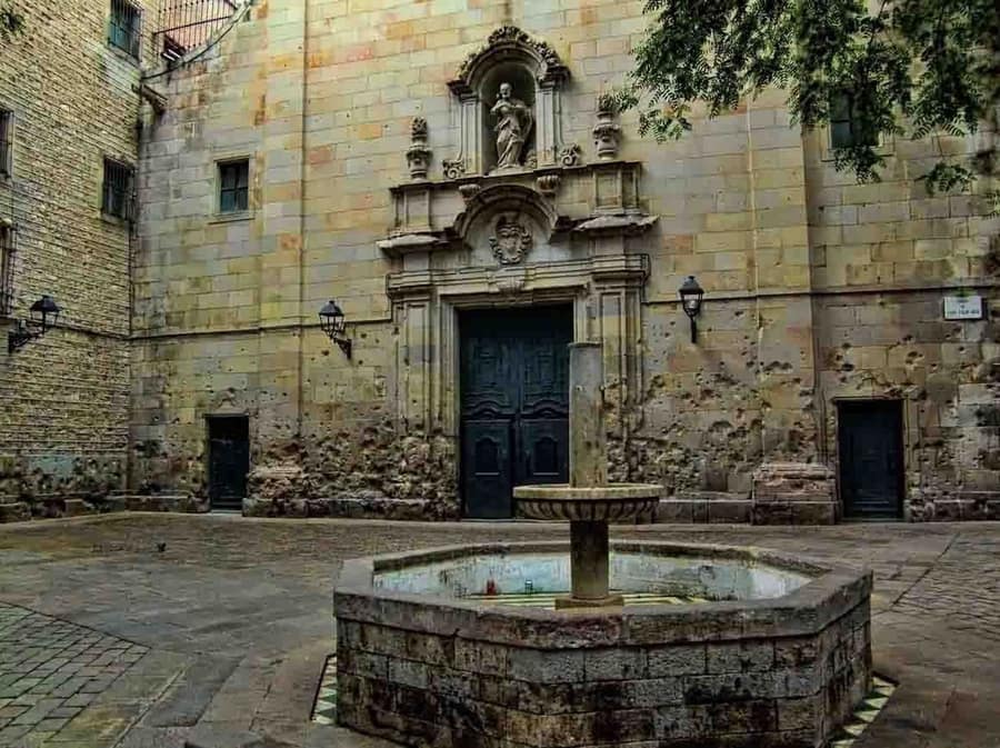 Plaza de San Felipe Neri, what to visit in Barcelona