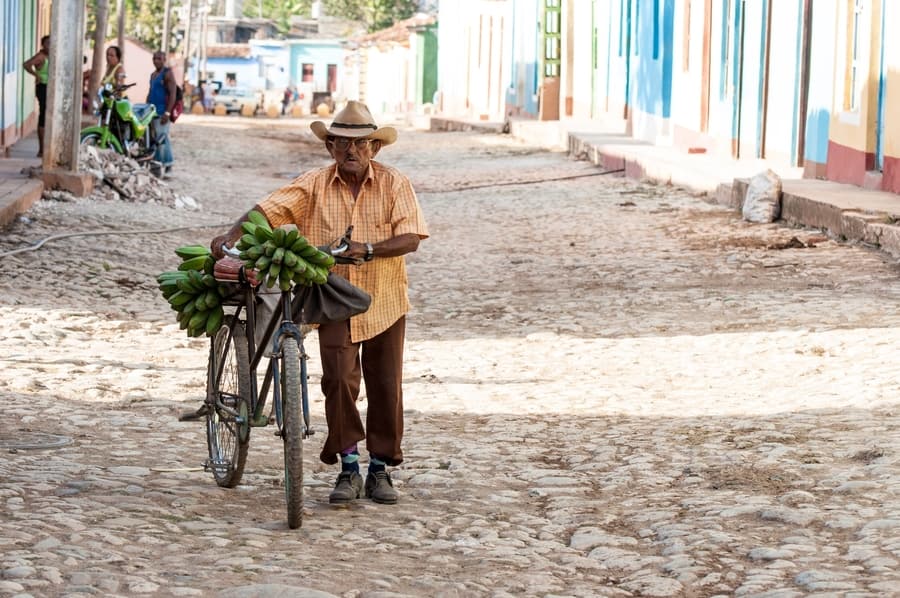 Rent a bicycle, the best thing to do in Cuba