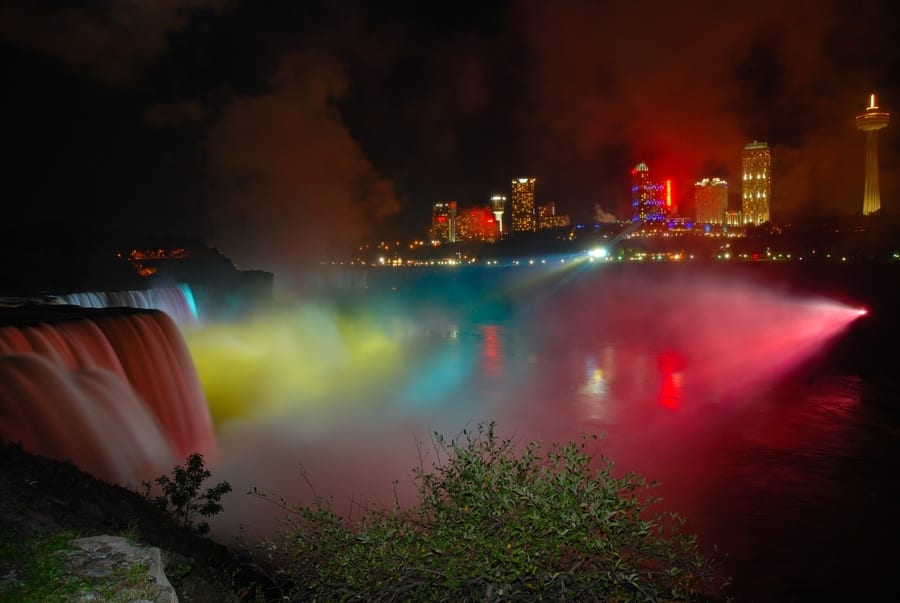 Niagara Falls at night, best way to go to niagara falls from new york city