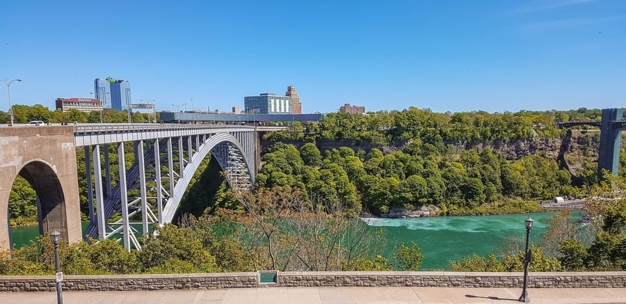 How to move from Canada side of Niagara Falls to New Yok