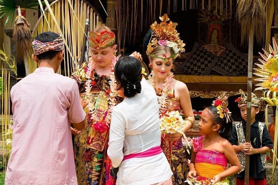 balinese wedding a very important thing to do in Bali getting married in bali. something cool to do in bali