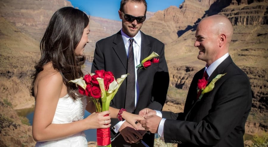 Las vegas helicopter wedding in grand canyon