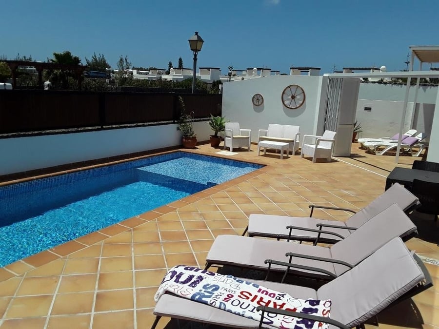 Las Arecas Family House, casa rural Lanzarote piscina