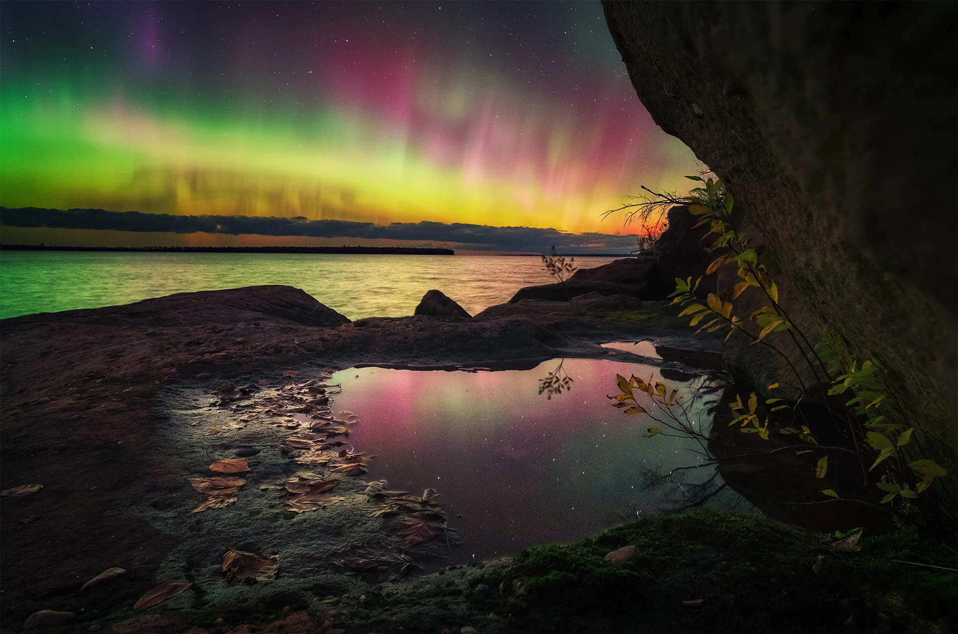 Northern-Lights-Wisconsin-USA.jpg.webp