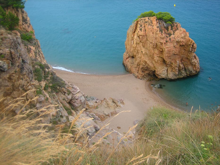 Cala d’Ílla Roja, quiet beaches spain