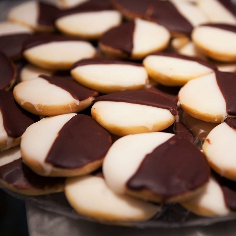 Black & white cookies, best foods in NYC