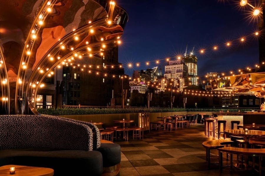 Magic Hour Rooftop Bar & Lounge, una de las azoteas en Nueva York
