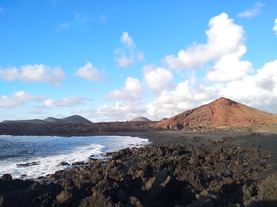 Montaña Bermeja Beach, things to do in yaiza Montaña Bermeja Beach, villas yaiza lanzarote
