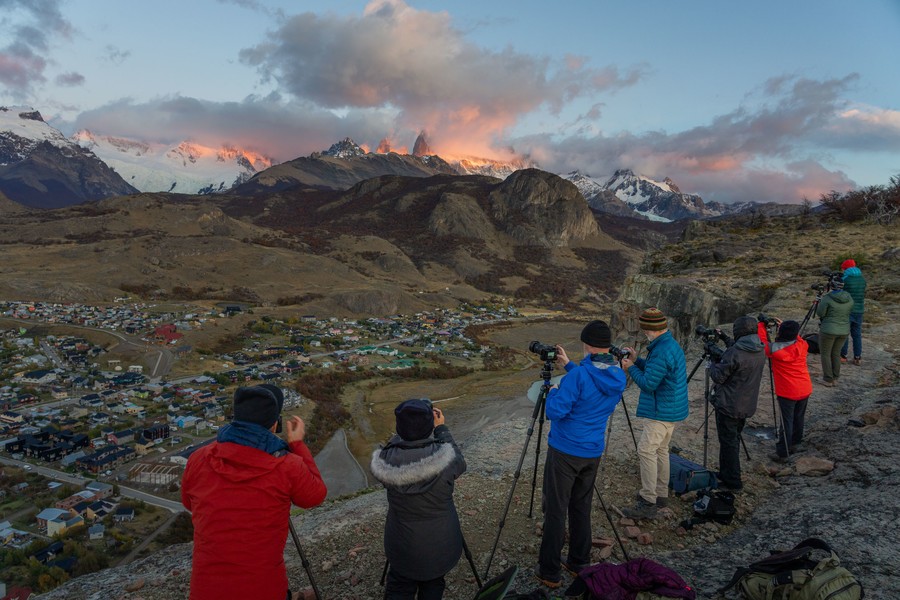 Group of photographers photograph the sunrise from a viewpoint overlooking El Chalten