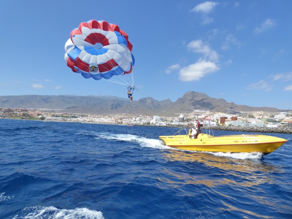 Parasailing, something to do on a boat trip in Tenerife Parasailing boat tour in Tenerife