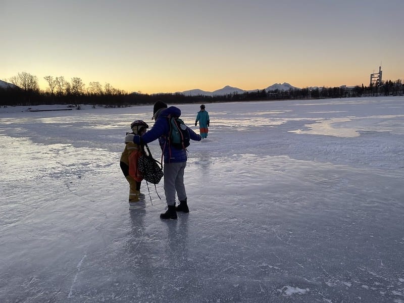 patinaje sobre hielo en tromso, tromso noruega navidad