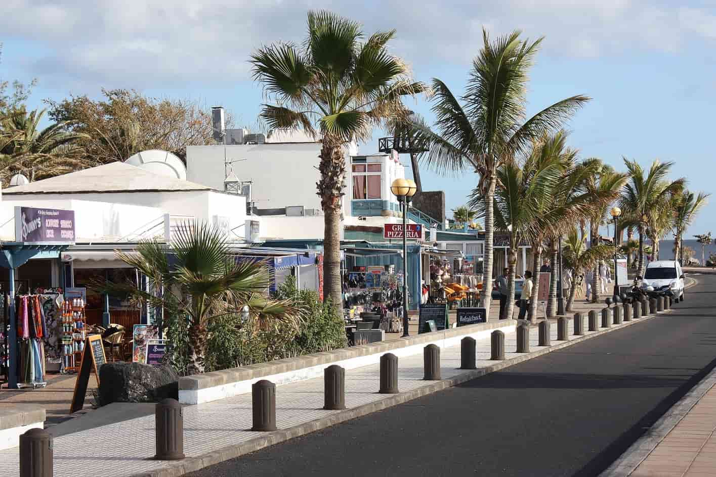 Ir de compras en Avenida de las Playas, Puerto del Carmen