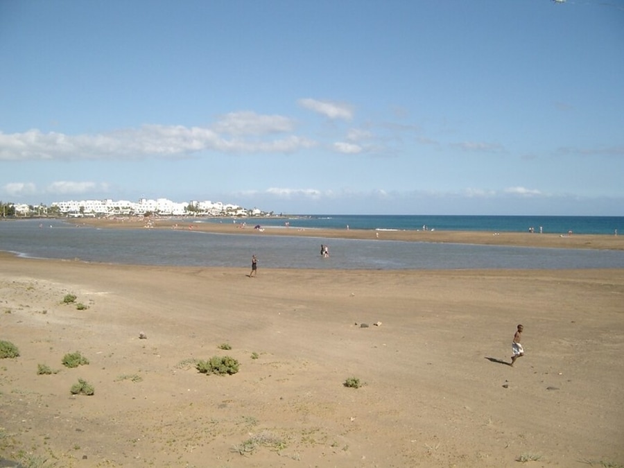 Playa de los Pocillos, playa chica beach in puerto del carmen