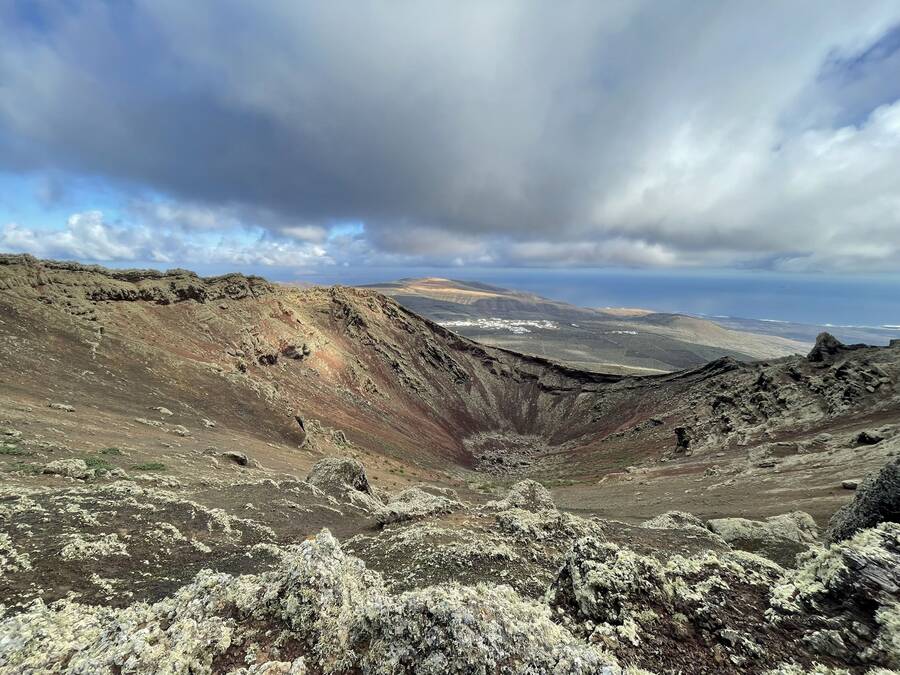 Ruta Ye – Volcán de La Corona, una de las rutas de senderismo en Lanzarote más famosas