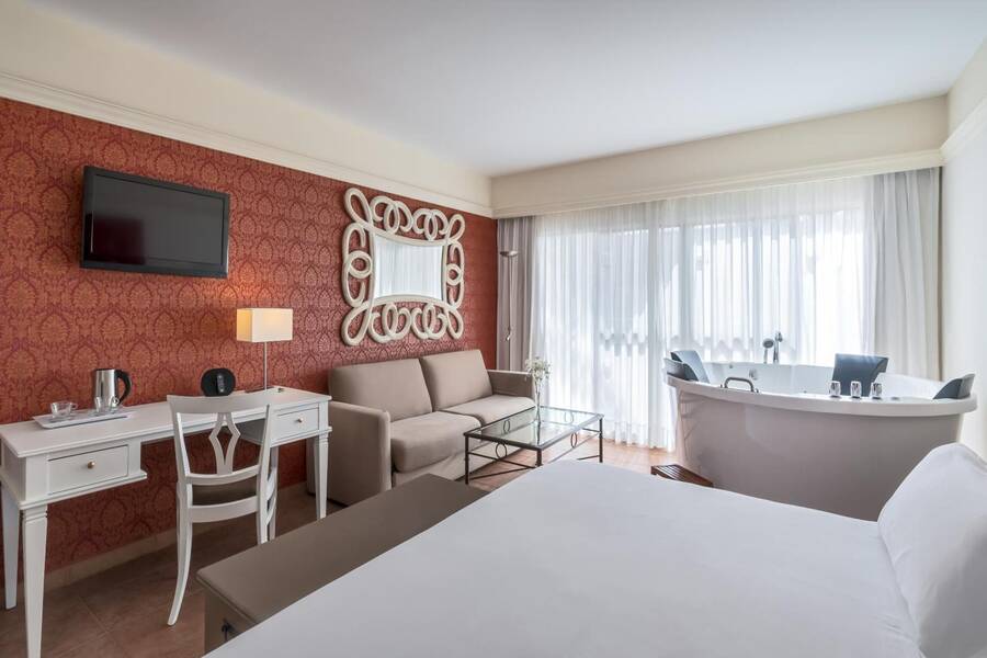 Barceló Corralejo Bay, uno de los 10 mejores hoteles de Fuerteventura Barceló Corralejo Bay, el mejor hotel de Fuerteventura para parejas