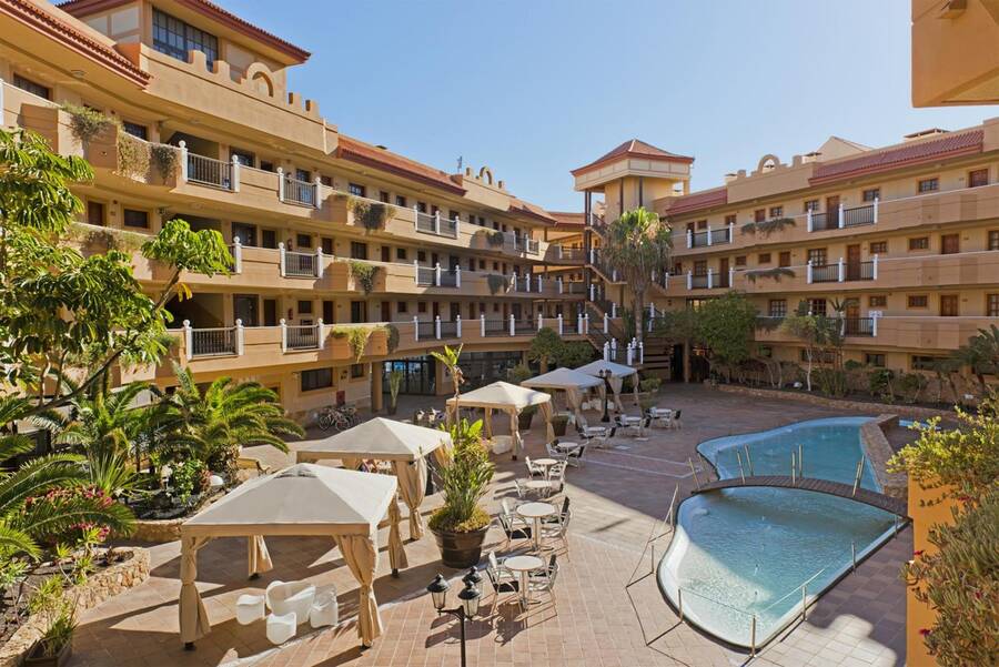 Elba Castillo San Jorge & Antigua Suite Hotel, un hotel barato en Fuerteventura con piscina 